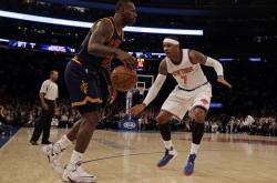 开云体育平台APP-尼克斯碾压骑士，利拉德惊艳四座