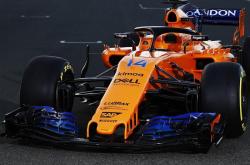 开云体育-迈凯伦绝杀哈斯车队，塞恩斯扛起全队