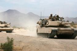 开云体育-赛道如棋局，索伯精妙战术鏖战阿斯顿马丁，阿隆索一着定乾坤