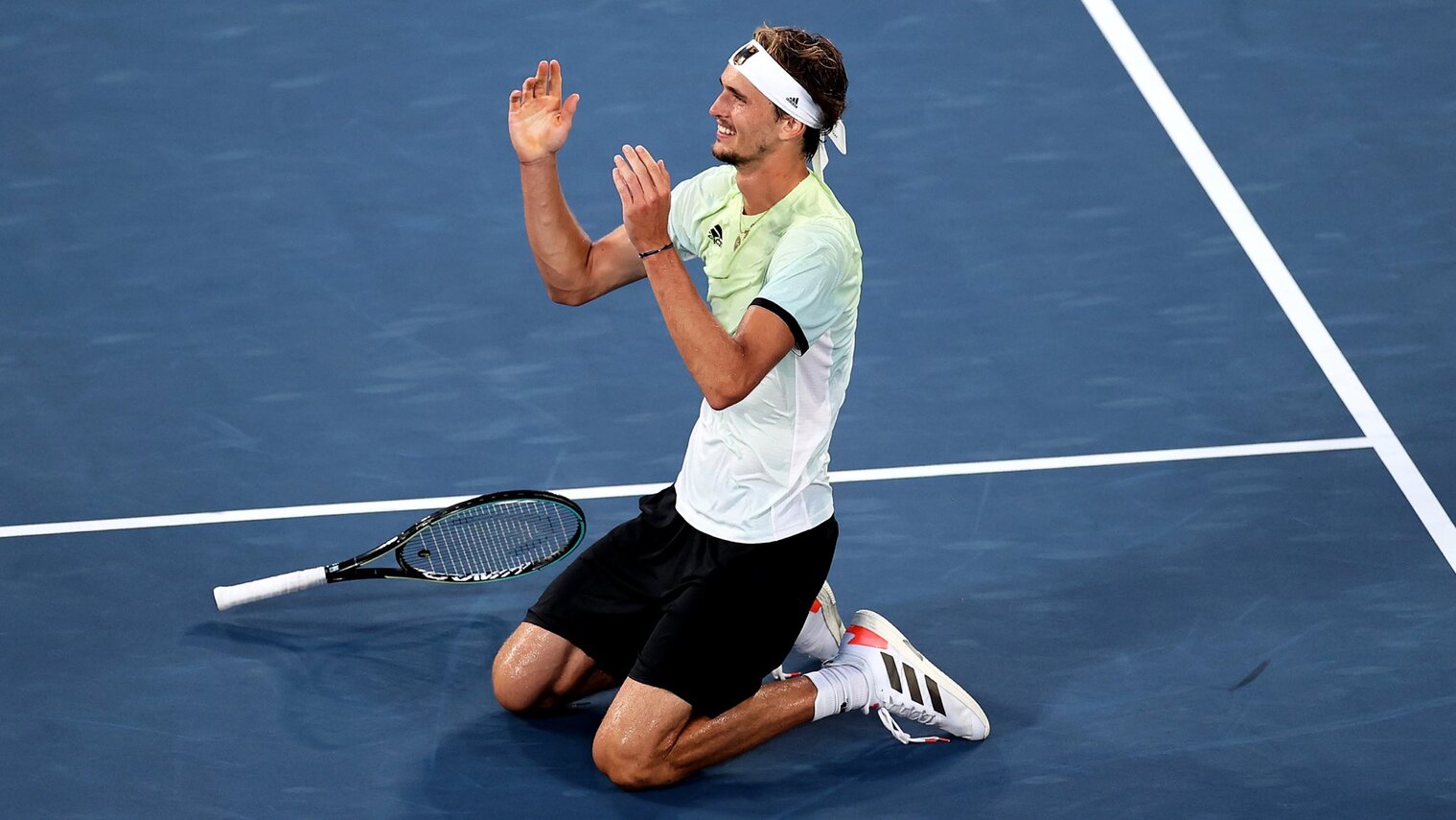 英国网球队绝地反击世界网球队，兹维列夫高光表现的简单介绍