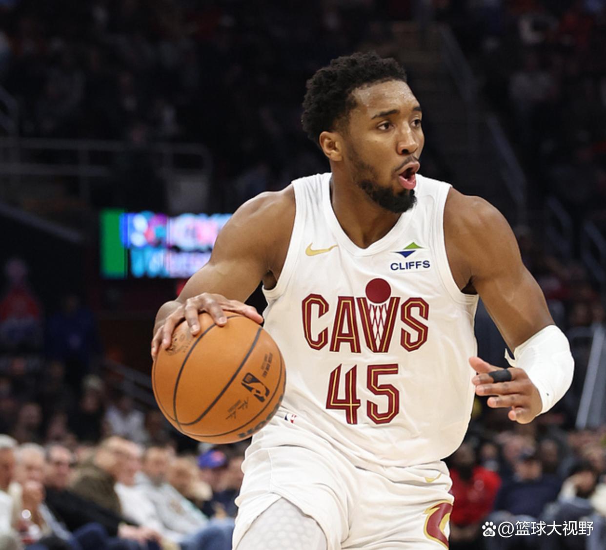 黄蜂绝杀快船,萨姆·米切尔打破历史纪录 黄蜂绝杀快船,萨姆·米切尔打破历史纪录