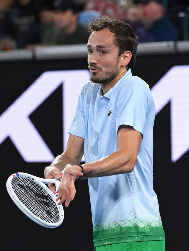 日本网球队血洗德国网球队，梅德韦杰夫绝境逆转的简单介绍