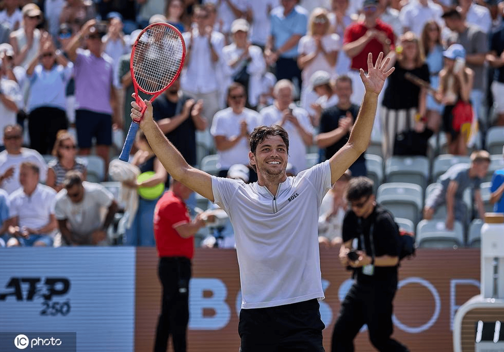 美国网球队横扫意大利网球队，兹维列夫关键制胜