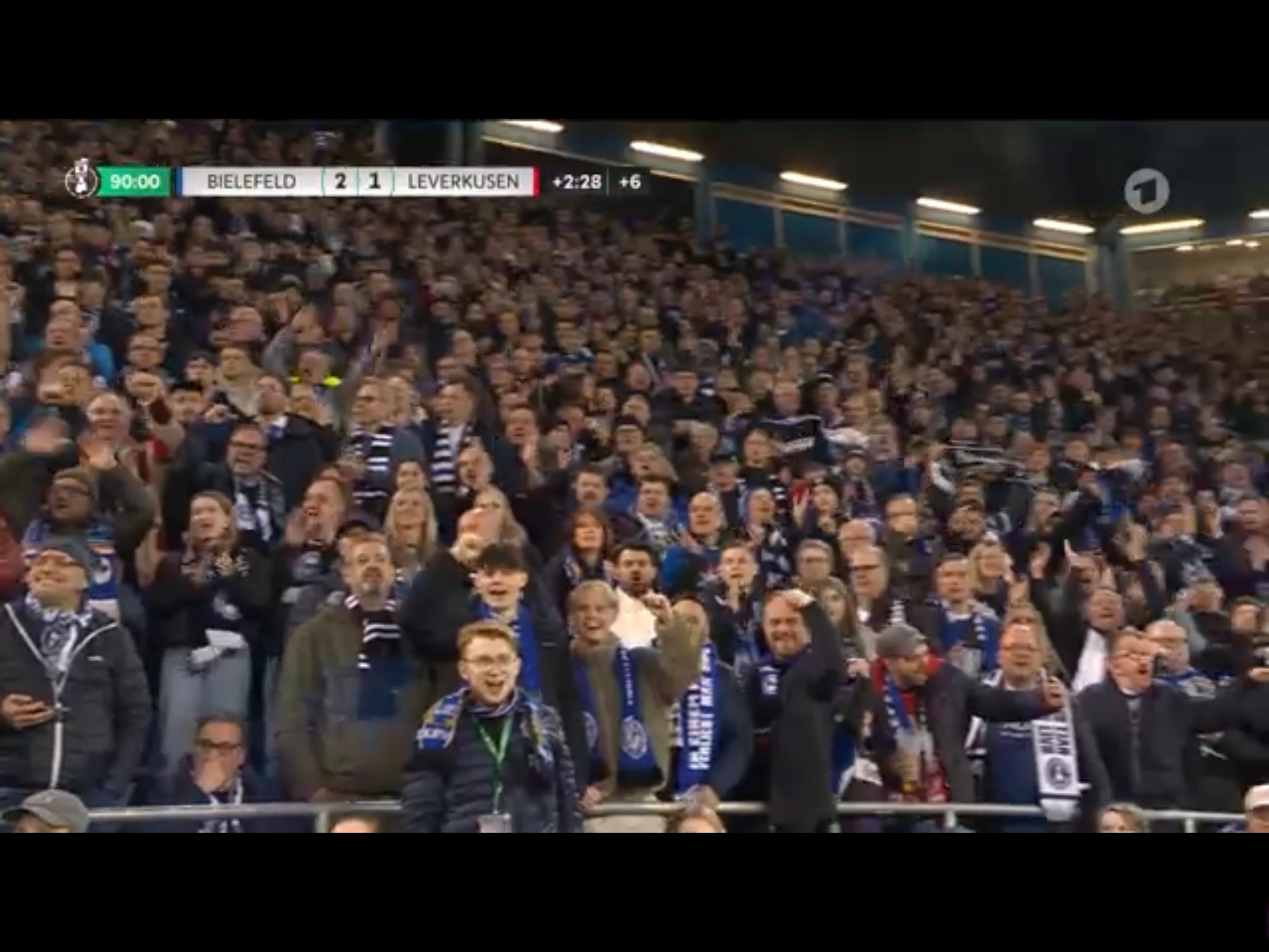 关于美国网球队鏖战德国网球队，费德勒绝境逆转的信息