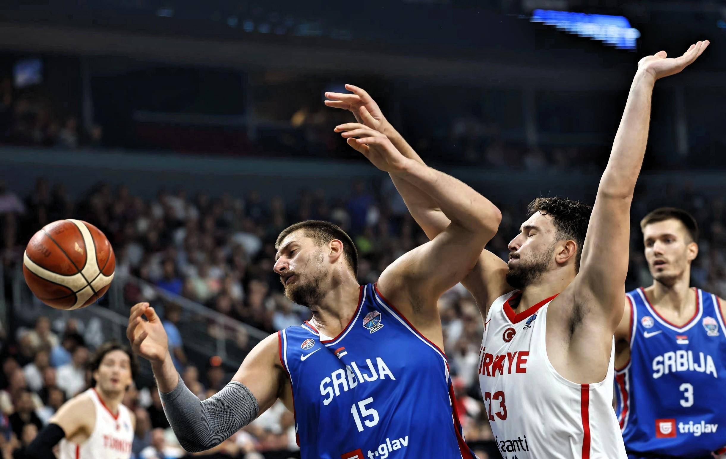 关于土耳其男篮碾压魔术,艾顿三分雨点燃全场的信息 关于土耳其男篮碾压魔术,艾顿三分雨点燃全场的信息