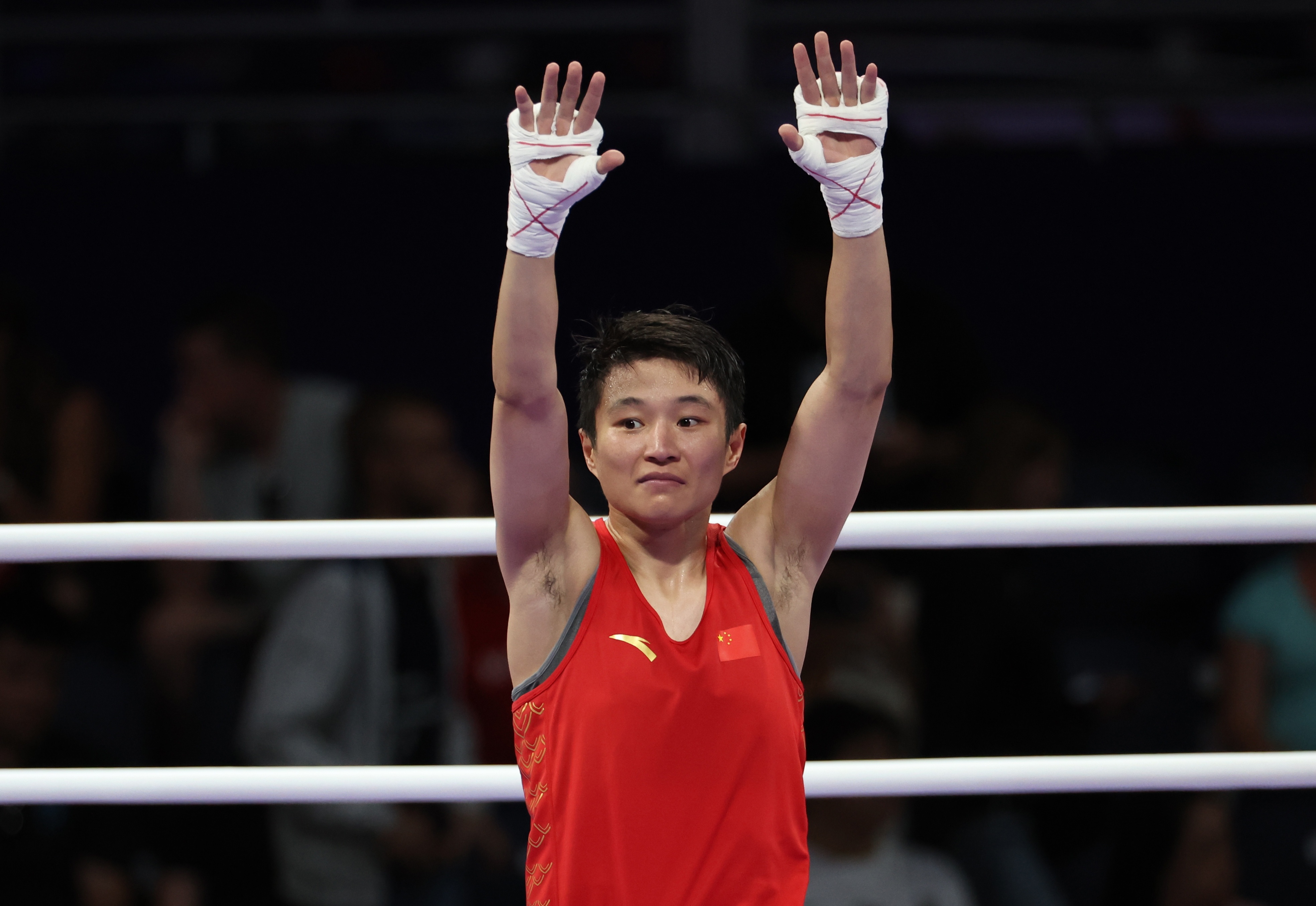 拳击明星选手受伤退赛，引发热议