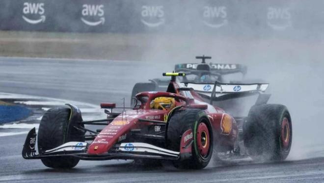 包含冷门频出!赛车战况跌宕起伏的词条 包含冷门频出!赛车战况跌宕起伏的词条