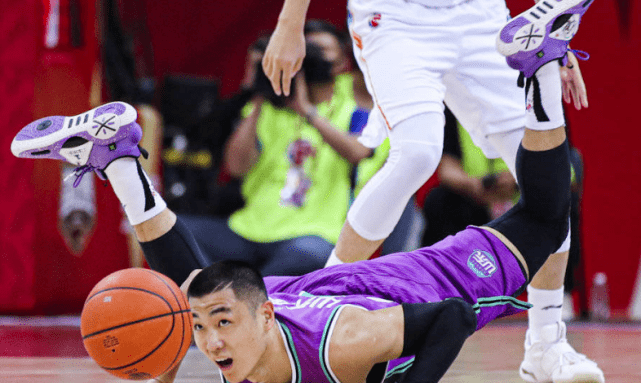 魔术绝杀上海队，高诗岩关键制胜