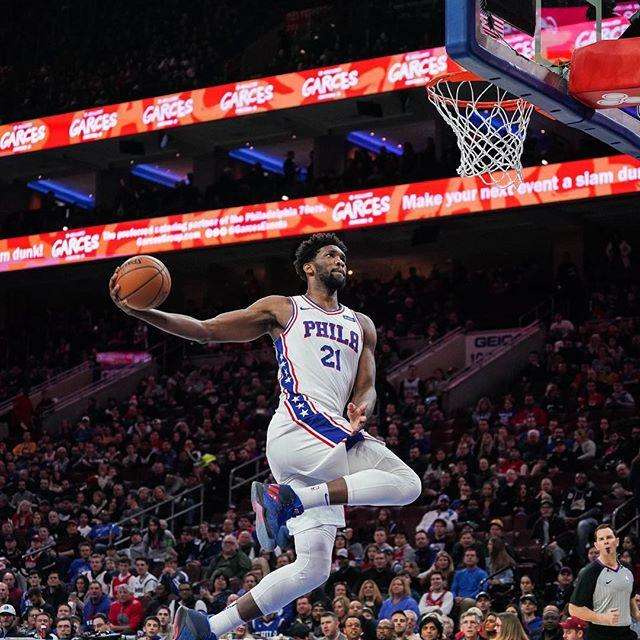 青岛队碾压太阳,恩比德关键制胜 青岛队碾压太阳,恩比德关键制胜