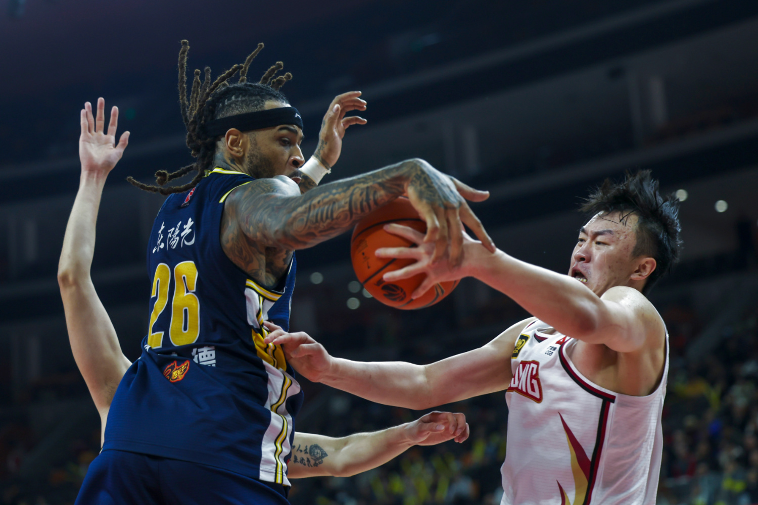 广东队轻取深圳队,利拉德高光表现 广东队轻取深圳队,利拉德高光表现