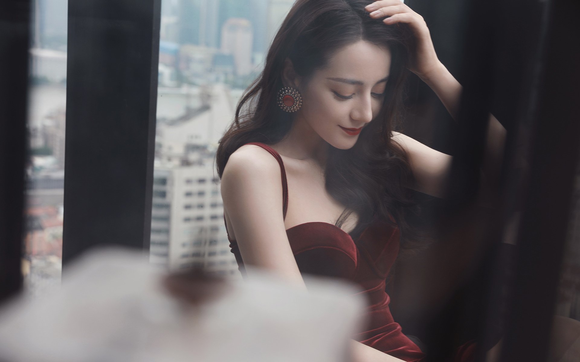 当唯一的光熄灭时,他成了全队的火把—记阿克那晚如何以血肉之躯,扛起一座城市的重量