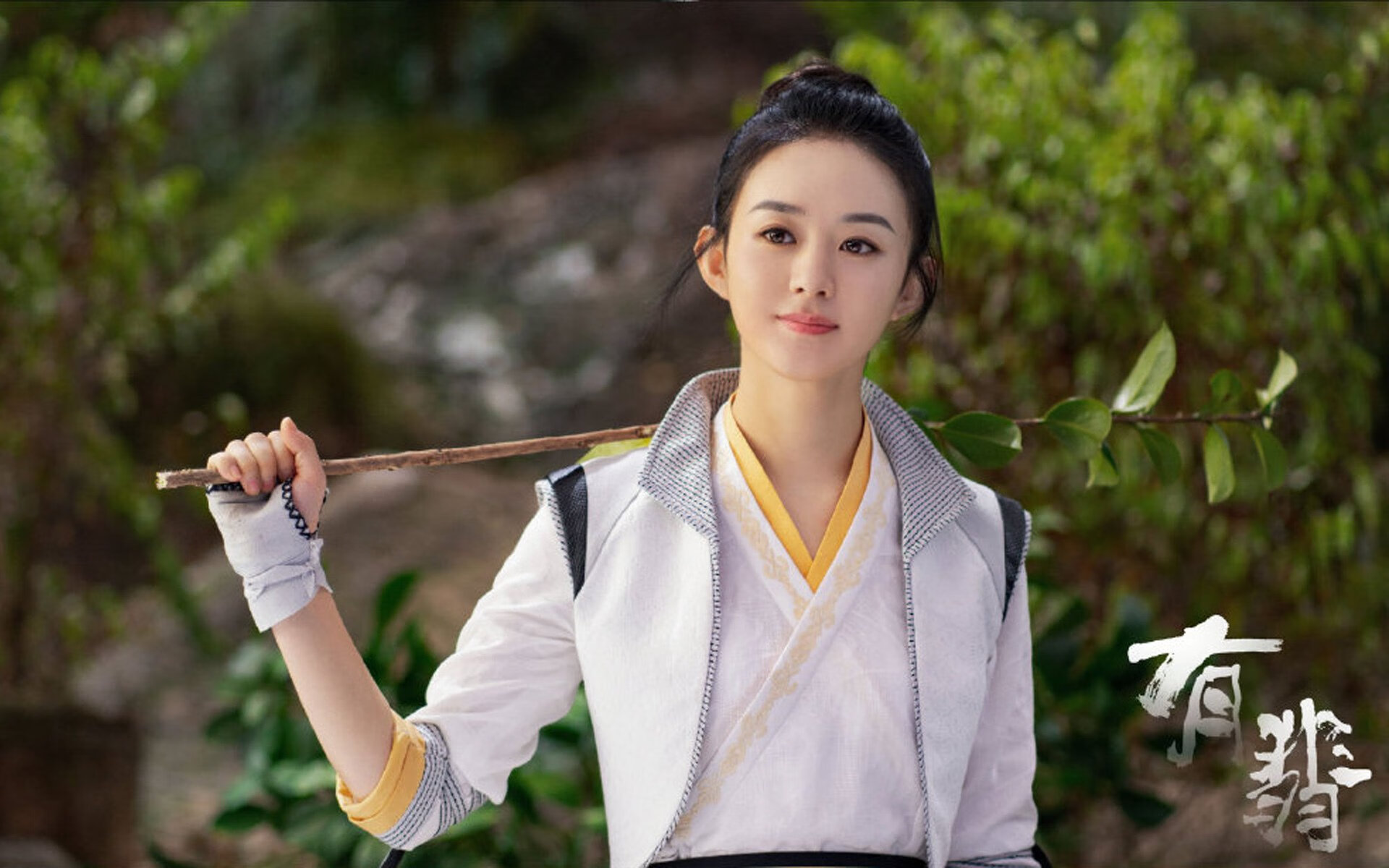 因此，我将以此为契机，为您撰写一篇连接东西方篮坛、诠释关键先生与爆冷共性的文章